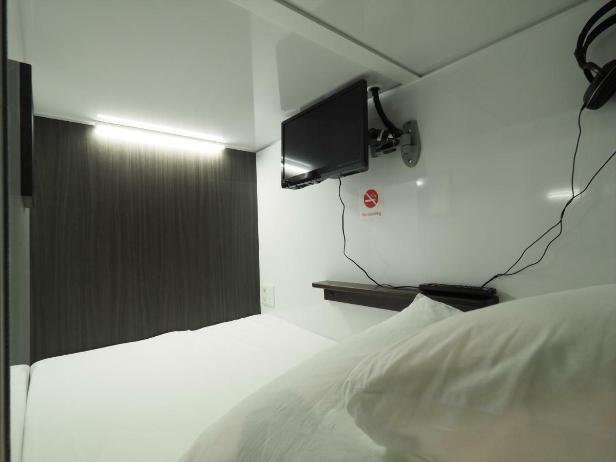 Leo Yu Capsule Hotel Funabashi Eksteriør billede