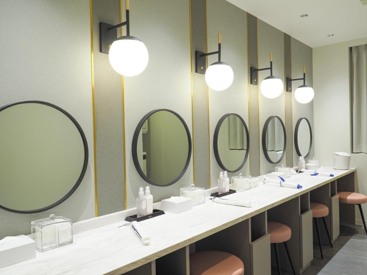 Leo Yu Capsule Hotel Funabashi Eksteriør billede
